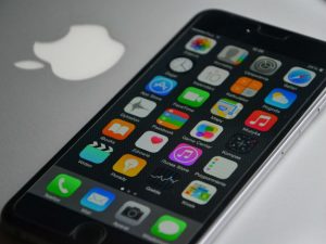 apple_logo_iphone.jpg
