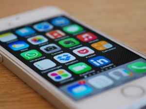 app_iphone.jpg