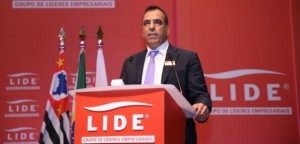 Presidente da Telefônica Vivo critica alta carga tributária em telecom