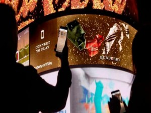 Burberry usa tecnologia 3D para promover engajamento com clientes