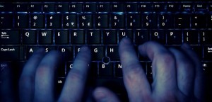 Câmara aprova proposta que criminaliza mudanças não autorizadas em conteúdo de sites