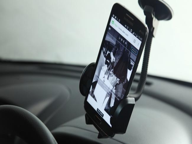 Prefeitura do RJ proíbe Uber e aplica multa de R$ 1
