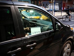 Taxistas protestam em São Paulo contra consulta pública para regulamentar Uber