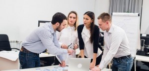 Universitários terão programa gratuito em desenvolvimento web e IoT