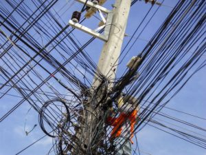 electrical-cable-mess-2654084.jpg