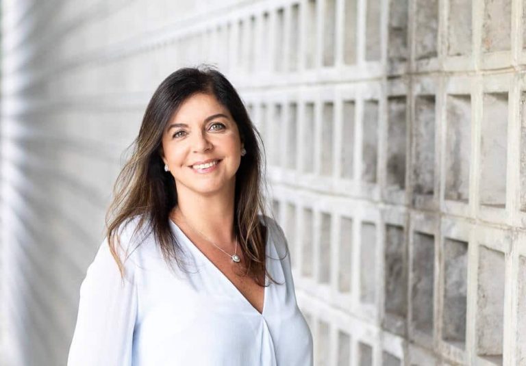 Claudia Braga da DXC