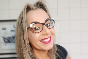 Evelyn Mendes 1