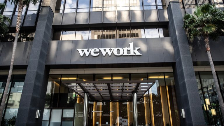 Mesmo com lucro do CEO WeWork planeja demitir cerca de 4 mil funcionarios