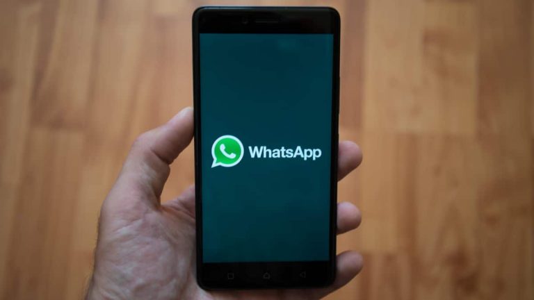 Com 2 bilhoes de usuarios WhatsApp busca caminhos para rentabilidade