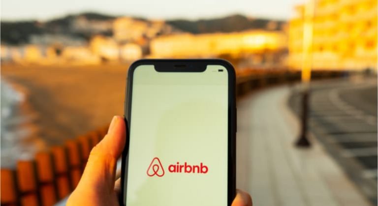 Airbnb muda politica de cancelamentos em meio a pandemia do coronavirus