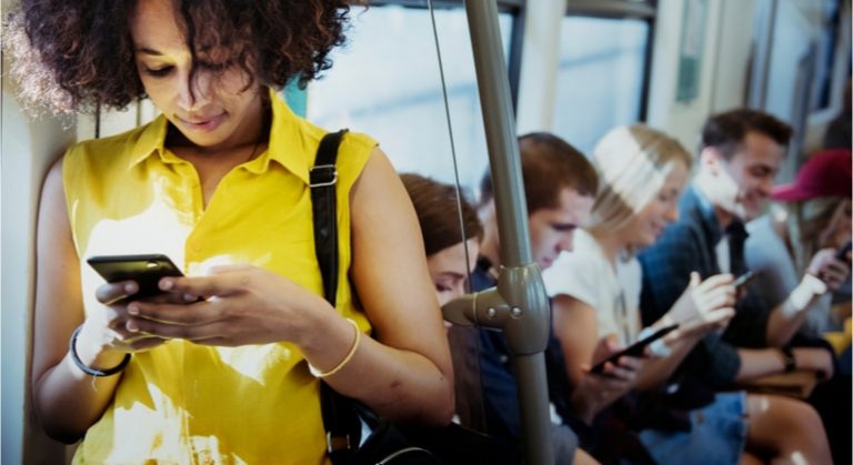 Mercado oficial de smartphones cresce 3 no Brasil setor paralelo disparou 344 1