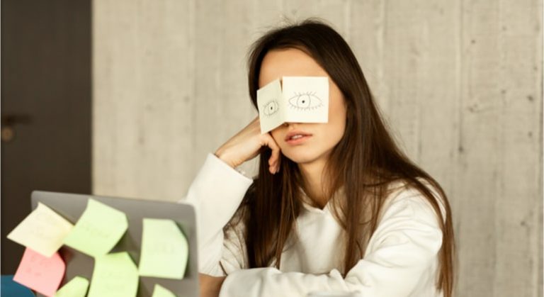 Home office em SP maioria trabalha mais e nao consegue separar tempo para descanso