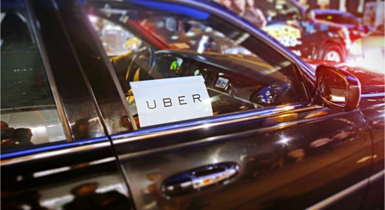 Estado da California processa Uber e Lyft Inc motorista precisam ter os beneficios de funcionarios