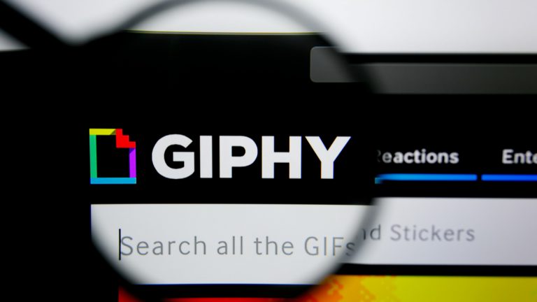 Facebook compra Giphy 1