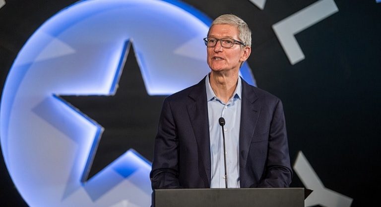 Tim Cook defende modelo de negocio da loja de aplicativos da Apple