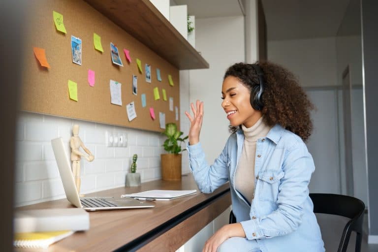 Como mandar bem em uma entrevista virtual HOME