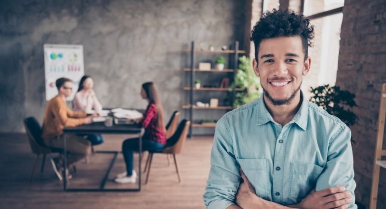 Inicio de carreira confira programas de estagio e trainee que estao em aberto