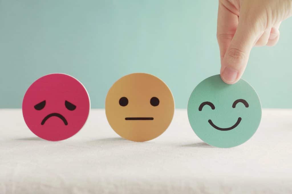 Hand,Choosing,Happy,Smile,Face,Paper,Cut,,Good,Feedback,Rating