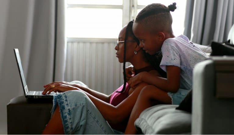 mães na engenharia e tecnologia
