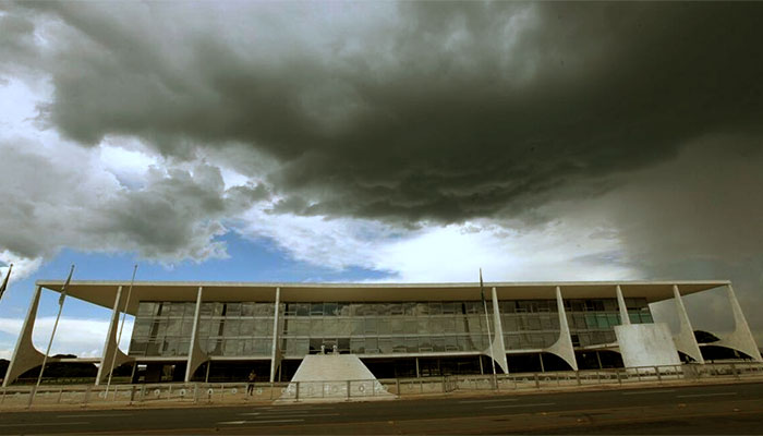 palácio-do-planalto-nuvem-negra