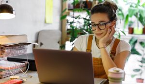 home office desenvolvedora, pensamento