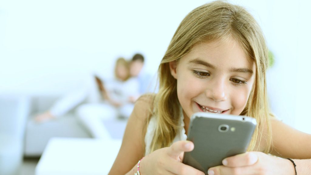 menina-com-celular