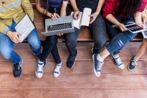 jovem, estudantes, computador, notebook. tecnologia, Raízen