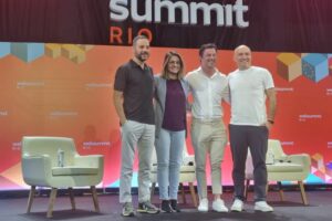 Palestra Navegar em tempos incertos - Web Summit Rio