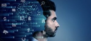 Homem olhando de perfil em um plano de fundo azul, atrás dele, um especto de uma inteligencia artificial projetando dados.