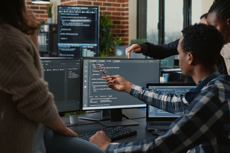curso de TI, curso, profissional de TI, programador, dev, cargos, salários, ti, vagas