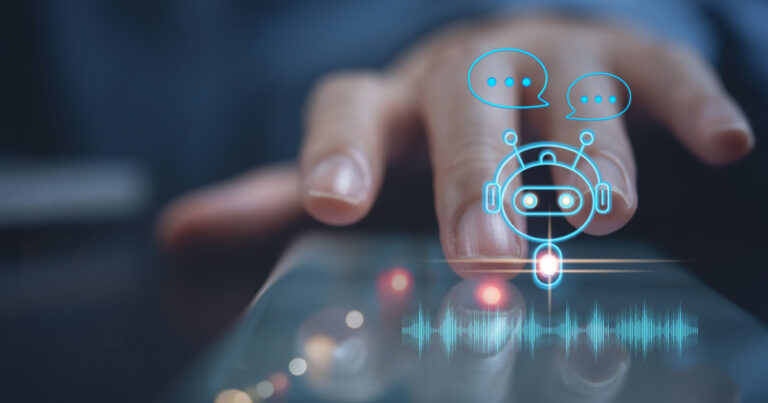 Imagem representando IA conversacional e chatbots, com um dedo interagindo em uma tela de smartphone. Ícones digitais, incluindo um robô estilizado com fones de ouvido e balões de diálogo, estão sobrepostos à imagem. Ondas sonoras na parte inferior simbolizam comandos de voz ou interação de áudio. A cena destaca a integração entre tecnologia e comunicação (chatbot, comércio conversacional, e-commerce, gartner, américa latina)
