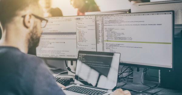 Desenvolvimento de código, desenvolvedor, código, IA, inteligência artificial, StarCoder 2, codificação