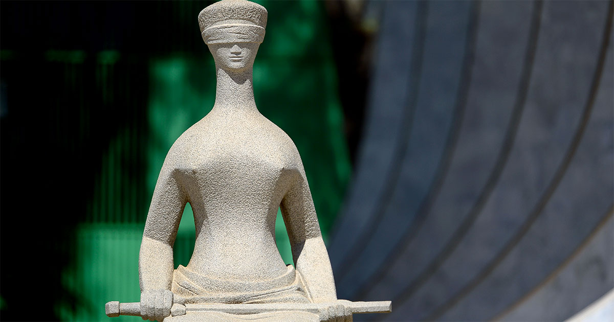 A estátua da Justiça, diante do STF: ministros julgam o artigo 19 do Marco Civil da Internet, big tech
