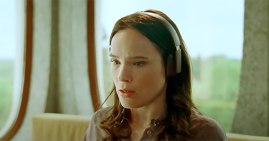 Lara (Ellen Parren) vive drama em “Eu Não Sou um Robô”, por não conseguir passar por um teste em seu computador (Imagem: Reprodução)