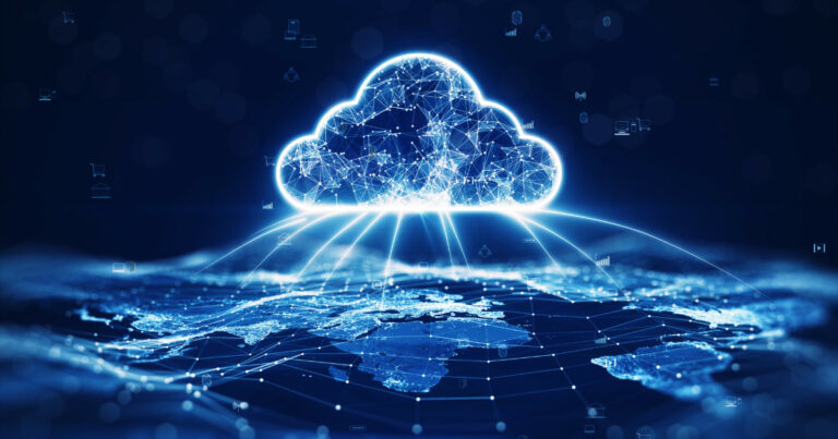 Ilustração digital mostrando uma nuvem luminosa formada por pontos conectados, representando o conceito de computação em nuvem e edge computing. Linhas de luz saem da nuvem e se conectam a pontos sobre um mapa mundial, indicando conexão global e transferência de dados descentralizada. O fundo escuro e azul reforça a ideia de tecnologia avançada e inovação digital. Exemplificando núvem da Locaweb (novelis)