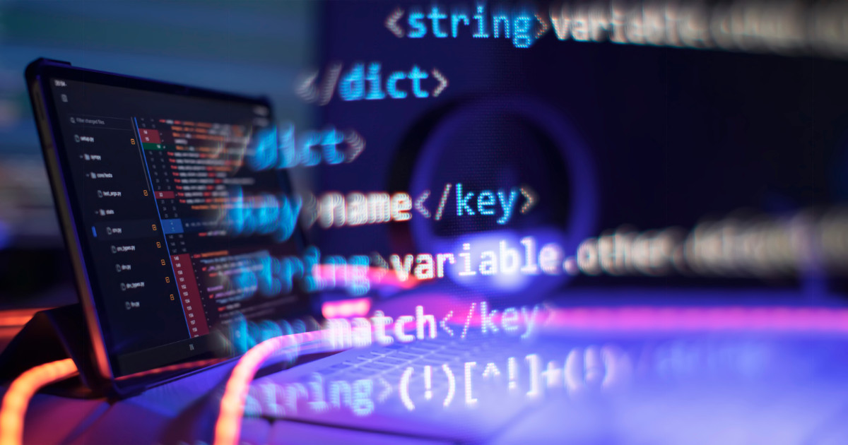 A imagem representa o conceito de código aberto (open source), mostrando um ambiente de programação. Em primeiro plano, há trechos de código projetados na tela, destacando elementos de sintaxe como , e . Ao fundo, um tablet exibe uma interface de desenvolvimento com arquivos e linhas de código. A iluminação em tons de azul e roxo cria um efeito tecnológico e futurista, remetendo ao universo do desenvolvimento de software e colaboração em projetos de código aberto (inovação, modelo, legado, china)