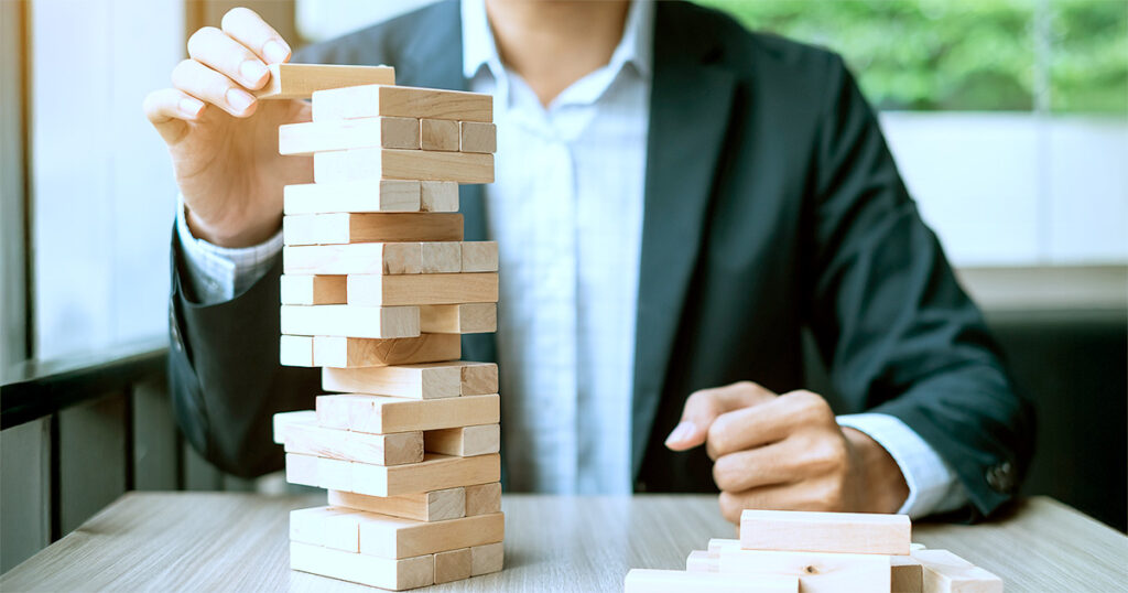 Segundo a empresa de segurança digital Tenable, plataformas de IA na nuvem sofrem ameaças do “efeito Jenga” – Foto: Creative Commons