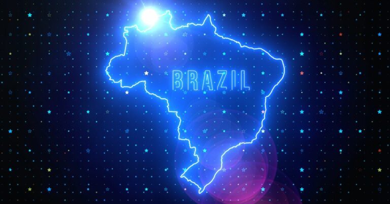 Ilustração estilizada do contorno do Brasil em azul neon com a palavra "BRAZIL" no centro, também em letras luminosas. O fundo é escuro, cheio de pequenas estrelas coloridas, dando a impressão de um céu estrelado ou de um ambiente digital futurista. Um brilho intenso surge na parte superior esquerda do mapa.