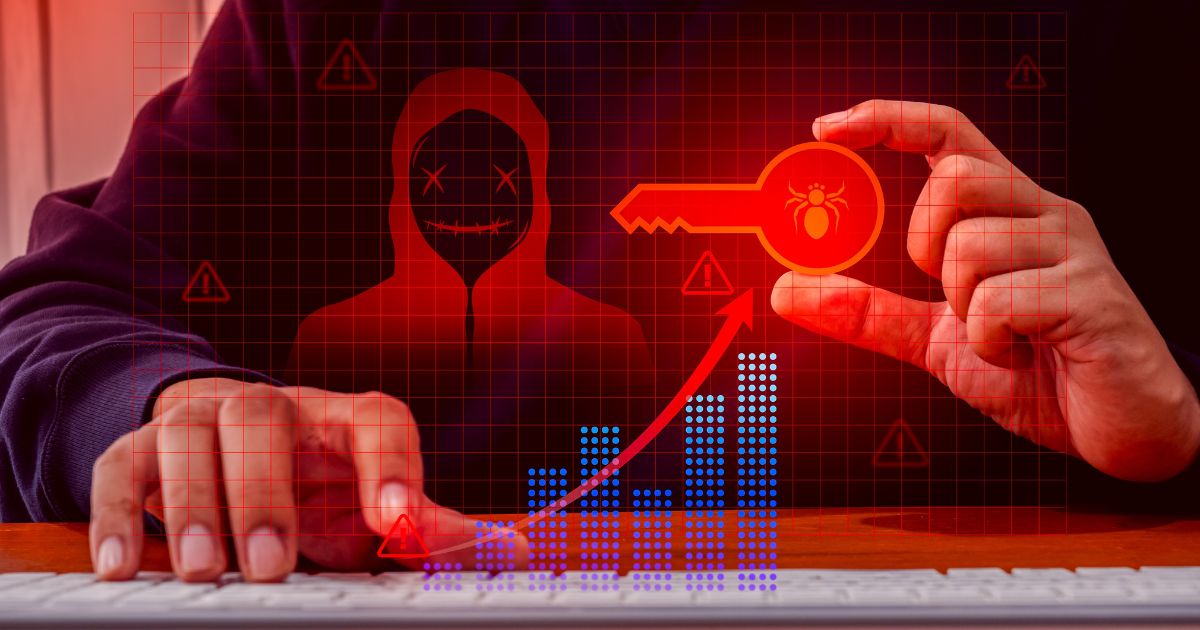 Uma pessoa em frente a um teclado segura uma chave simbólica com um ícone de inseto (indicando malware), enquanto digita com a outra mão. Sobre a imagem há gráficos e elementos digitais em vermelho, incluindo a silhueta de um hacker com capuz e rosto fictício, representando uma ameaça cibernética. O tom da imagem sugere alerta e perigo relacionado a segurança digital (infostealers, Ameaças internas)