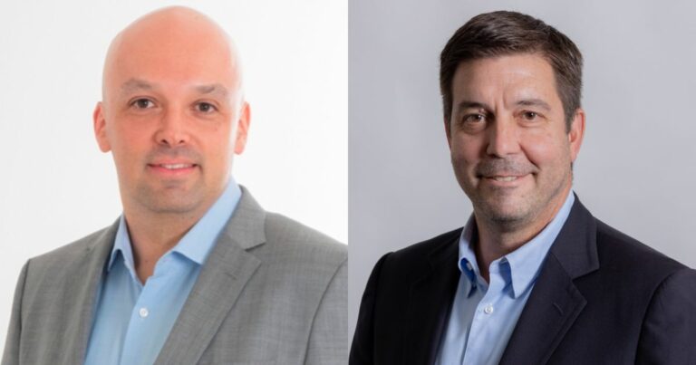 Imagem lado a lado de dois executivos da Cirion Technologies. À esquerda, Santiago Londoño, CEO da unidade de negócios de Conectividade, veste paletó cinza claro e camisa azul clara, com fundo branco. À direita, Nelson Fonseca, CEO da unidade de Data Centers, veste paletó escuro e camisa azul clara, com fundo cinza claro. Ambos estão sorrindo levemente e posando para fotos corporativas.