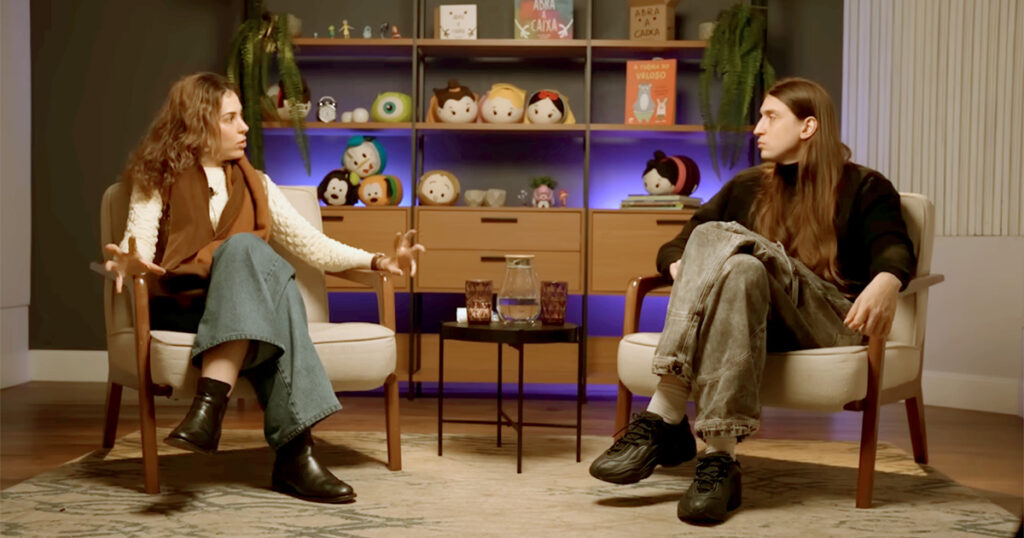Felca entrevista a psicóloga Ana Beatriz Chamat no seu vídeo “Adultização” - Foto: reprodução