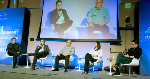Painel sobre uso da IA na educação, no evento AI Summit Brasil, que aconteceu em São Paulo, na semana passada - Foto: divulgação