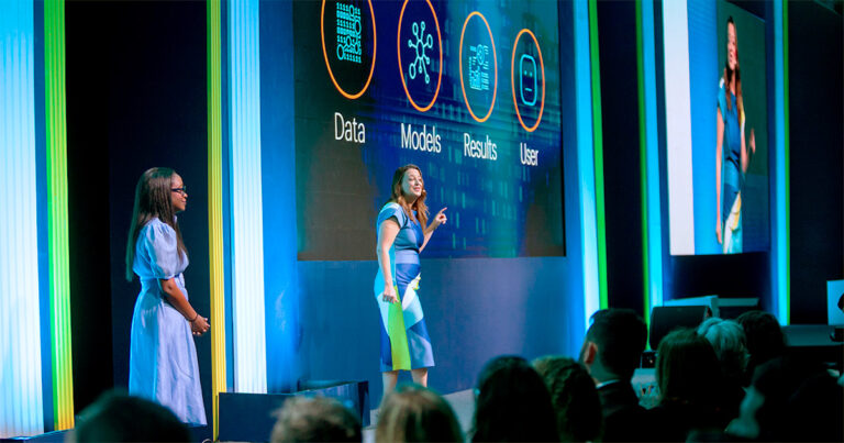 Dixie John e Gabriela Vogel, diretora e vice-presidente do Gartner, falam na abertura da Conferência CIO & IT Executive, empresas – Foto: divulgação