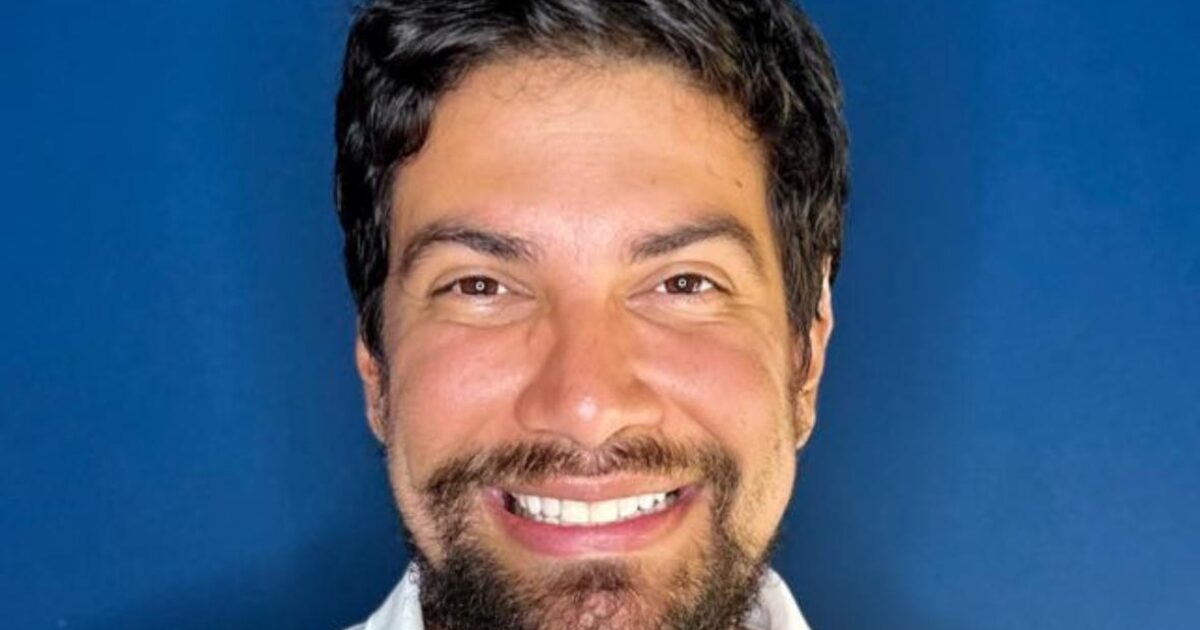 Imagem: Fernando Ferrari, psicólogo clínico falando sobre IA e terapia