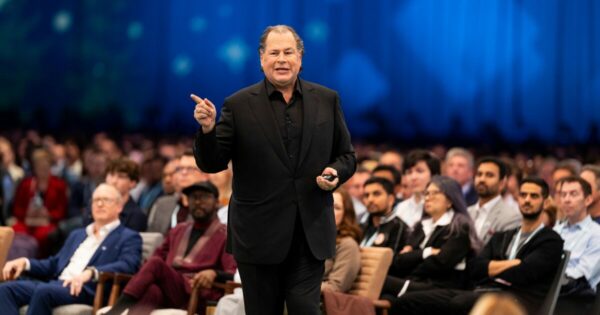 Marc Benioff, cofundador e presidente da Salesforce, no Dreamforce 2025. Imagem: Salesforce/Divulgação