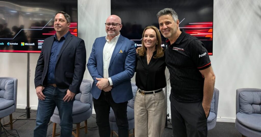 Thiago Iacopini, CEO da Kumulus; Paulo Henrique Andrade, CEO da IturanMob; Priscyla Laham, presidente da Microsoft Brasil; e Dener Pires, CEO da Porsche Cup Brasil.