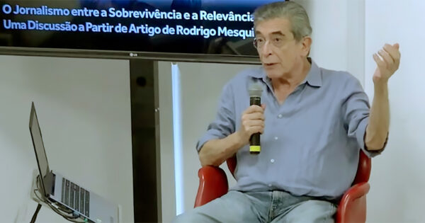 O jornalista e pesquisador Rodrigo Mesquita, durante do evento “O jornalismo entre a sobrevivência e a relevância” - Foto: reprodução (digital)