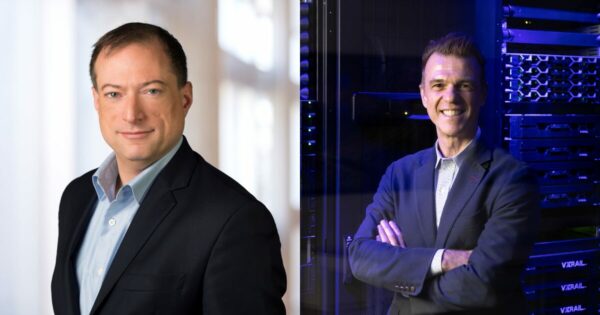 Montagem com fotos de dois executivos lado a lado. À esquerda, John Roese, homem branco de cabelos curtos, veste terno escuro e camisa azul clara, sorrindo levemente em fundo claro. À direita, Luis Gonçalves, homem branco de cabelos curtos, veste terno azul escuro e camisa listrada, de braços cruzados e sorrindo à frente de servidores iluminados com luzes azuis. (Dell)