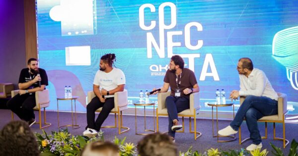 Daniel Bichuetti, co-CEO da Forlex; André Bombonati, head comercial da Amazon Web Services (AWS); e Paulo Pelaez, CEO da Lovel. pesquisa