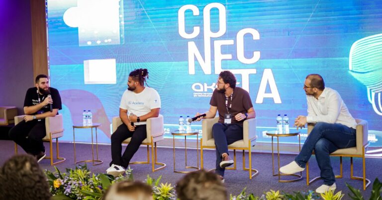 Daniel Bichuetti, co-CEO da Forlex; André Bombonati, head comercial da Amazon Web Services (AWS); e Paulo Pelaez, CEO da Lovel. pesquisa